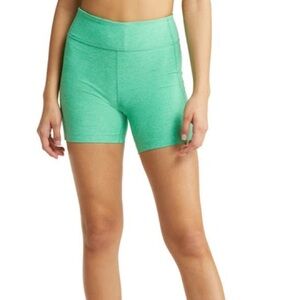 WARM-UP BIKE SHORTS IN JADEITE